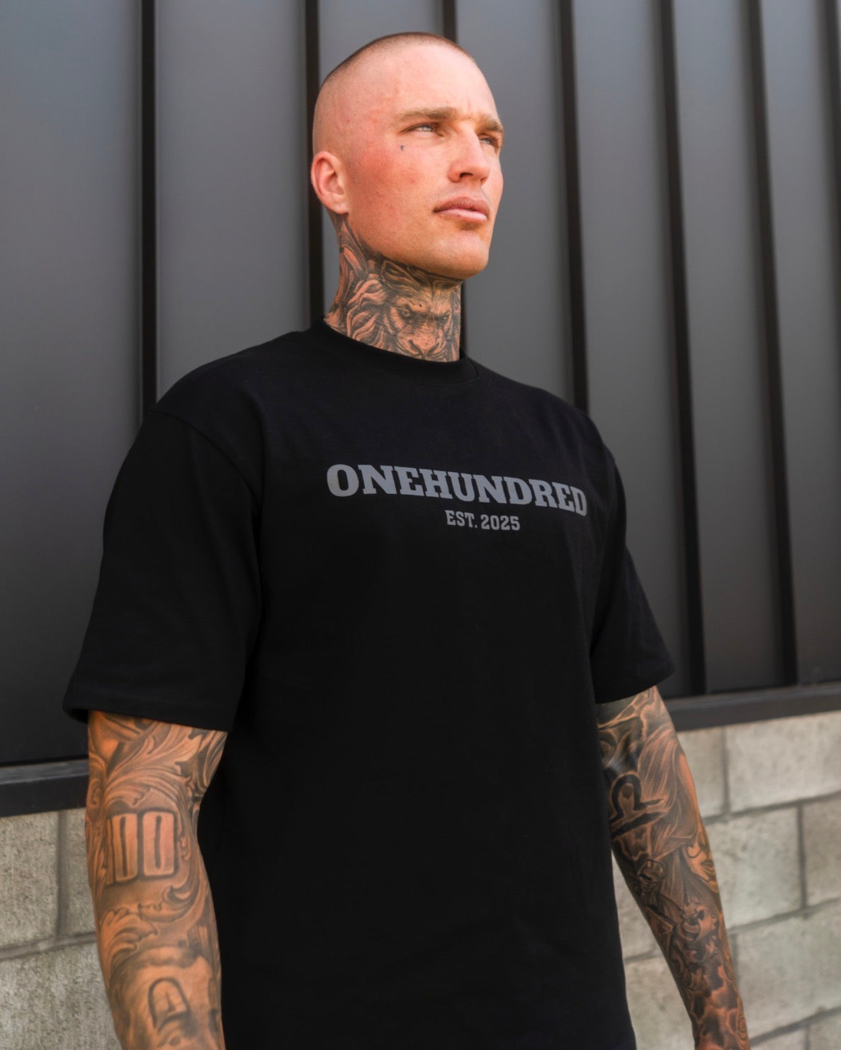 CLASSIC Oversized Tee - black