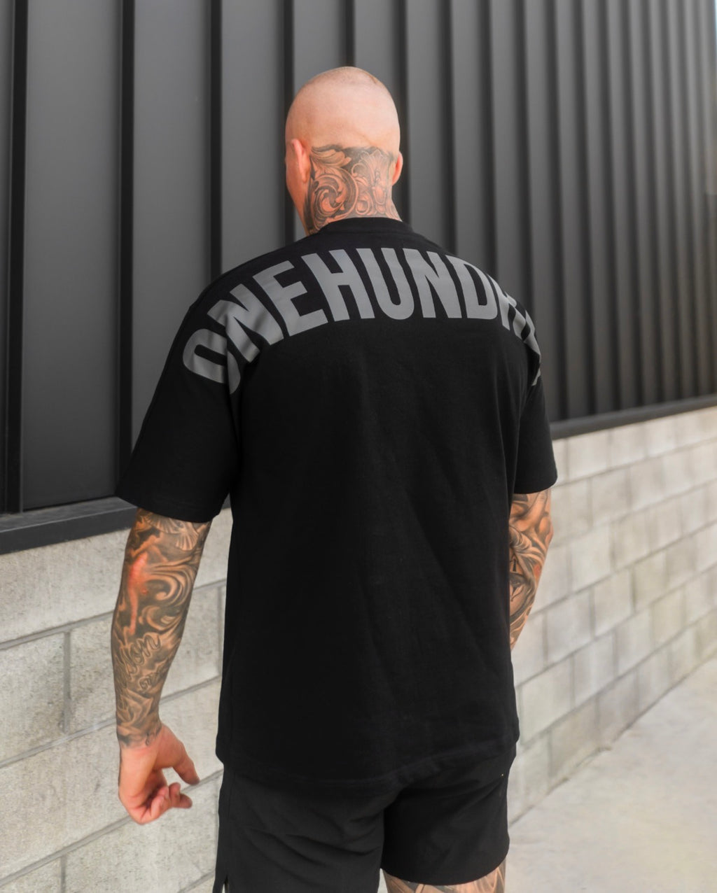 CLASSIC Oversized Tee - black