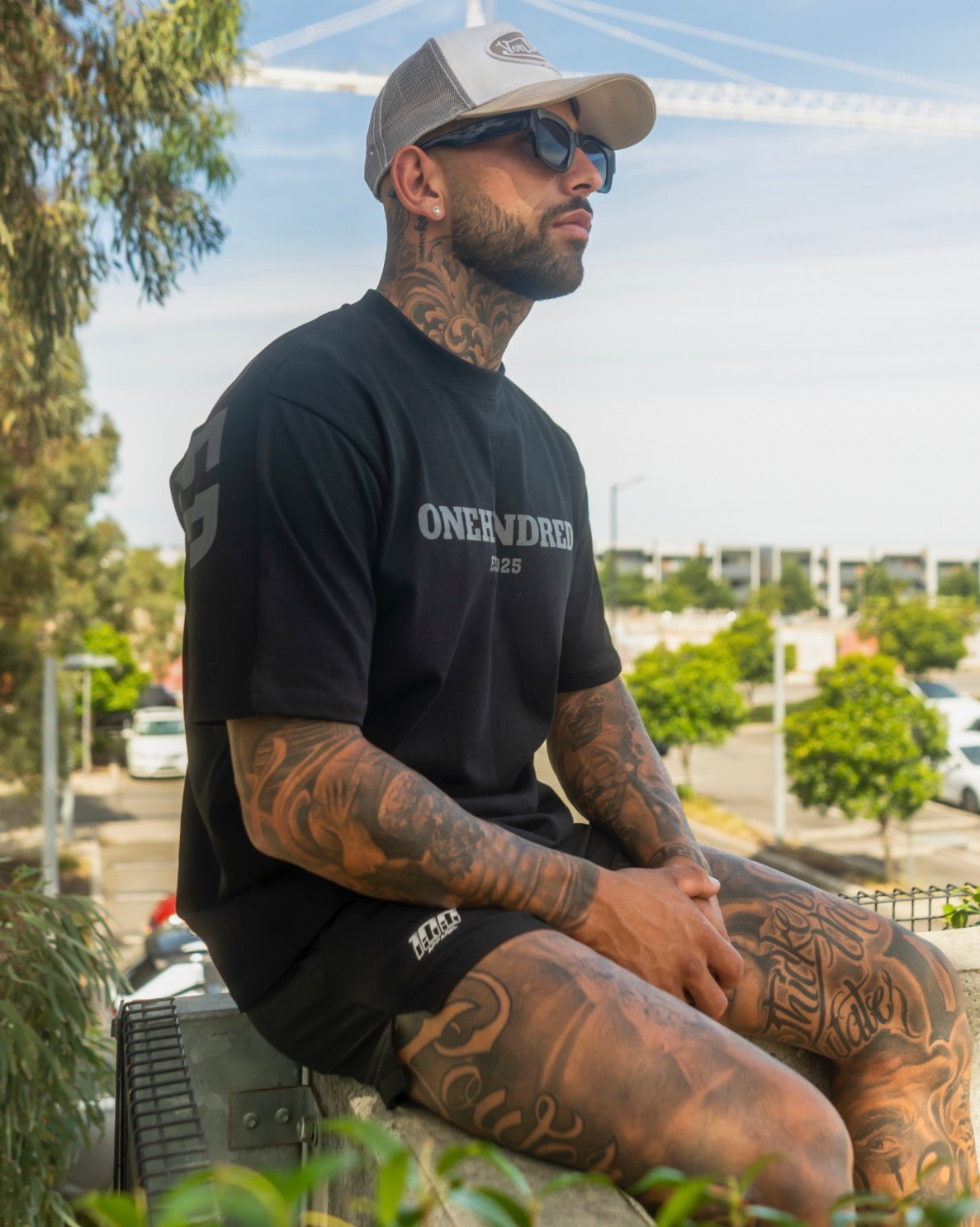 CLASSIC Oversized Tee - black