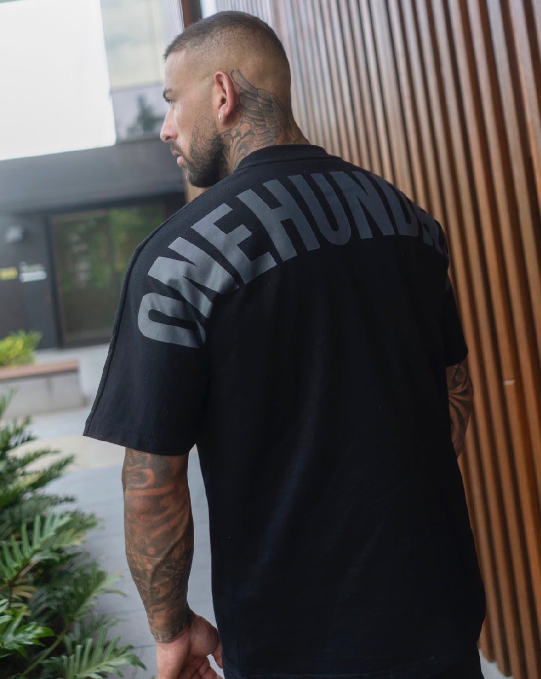 CLASSIC Oversized Tee - black